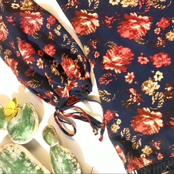 Lily White prairie Dress Size Small Navy Floral - Picture 6 of 8